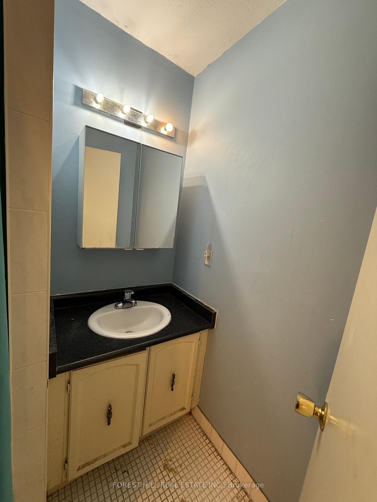 Main Washroom 2