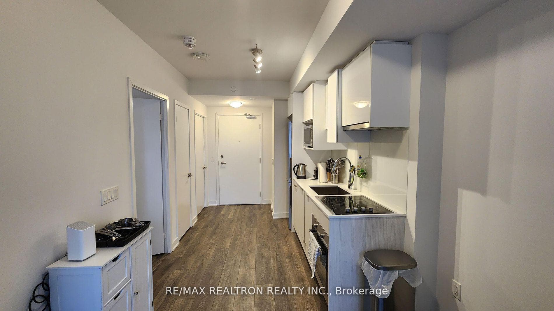 195 Redpath Avenue Unit 1413 photo 3