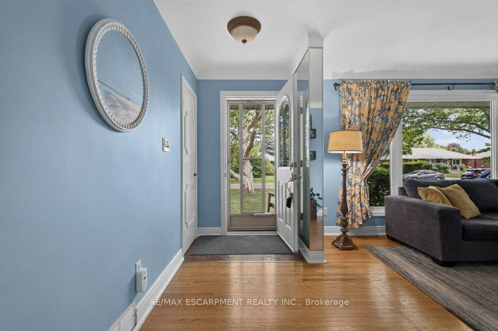 15 Roxanne Drive photo 4