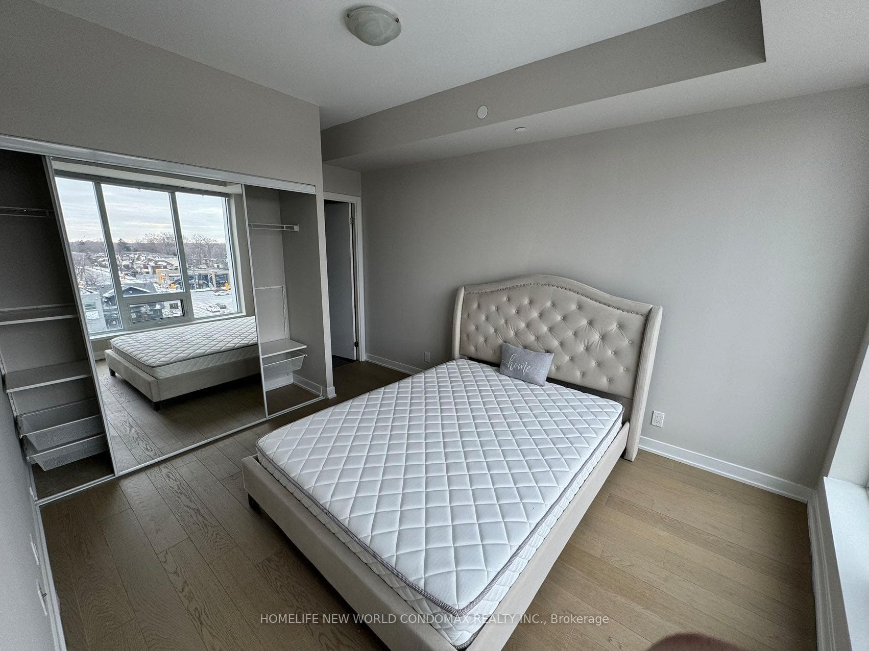 28 Avondale Avenue Unit 709 photo 5