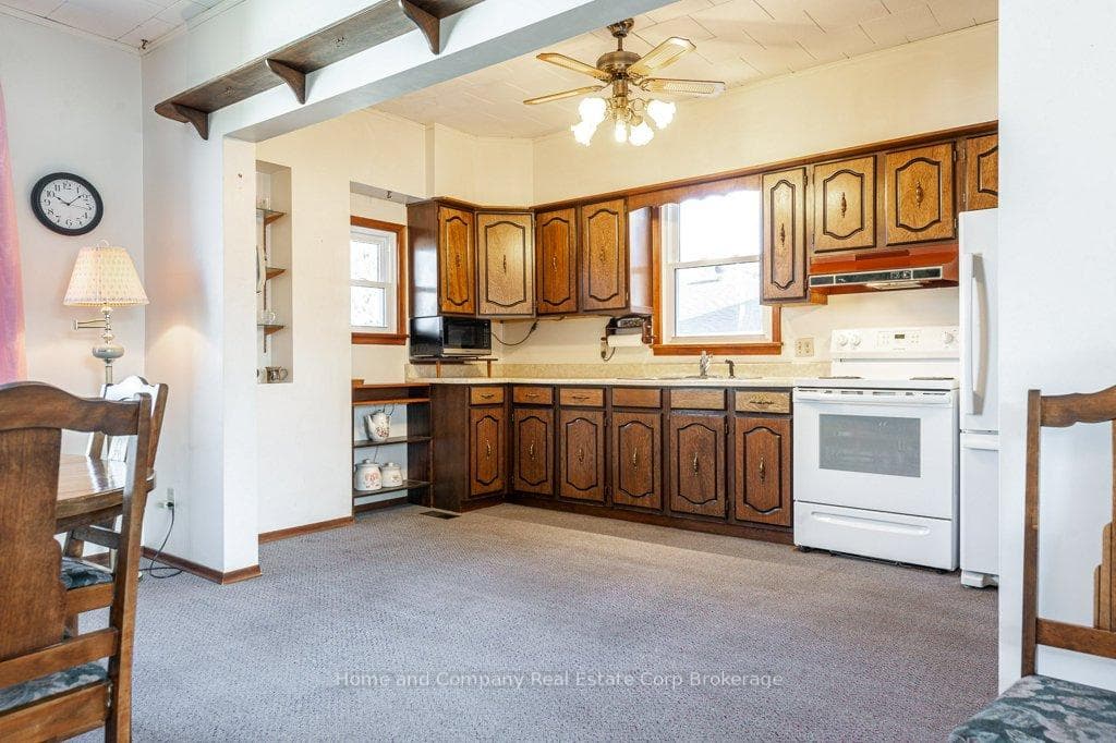 82 Huntingdon Avenue photo 11