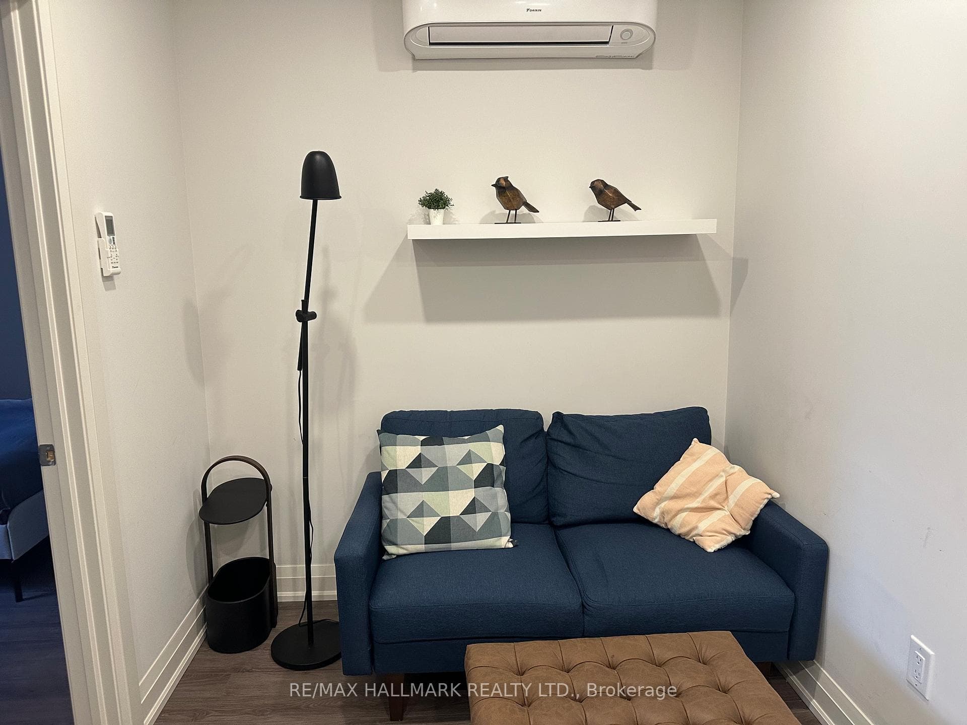 595 St Clair Avenue Unit 4 photo 8