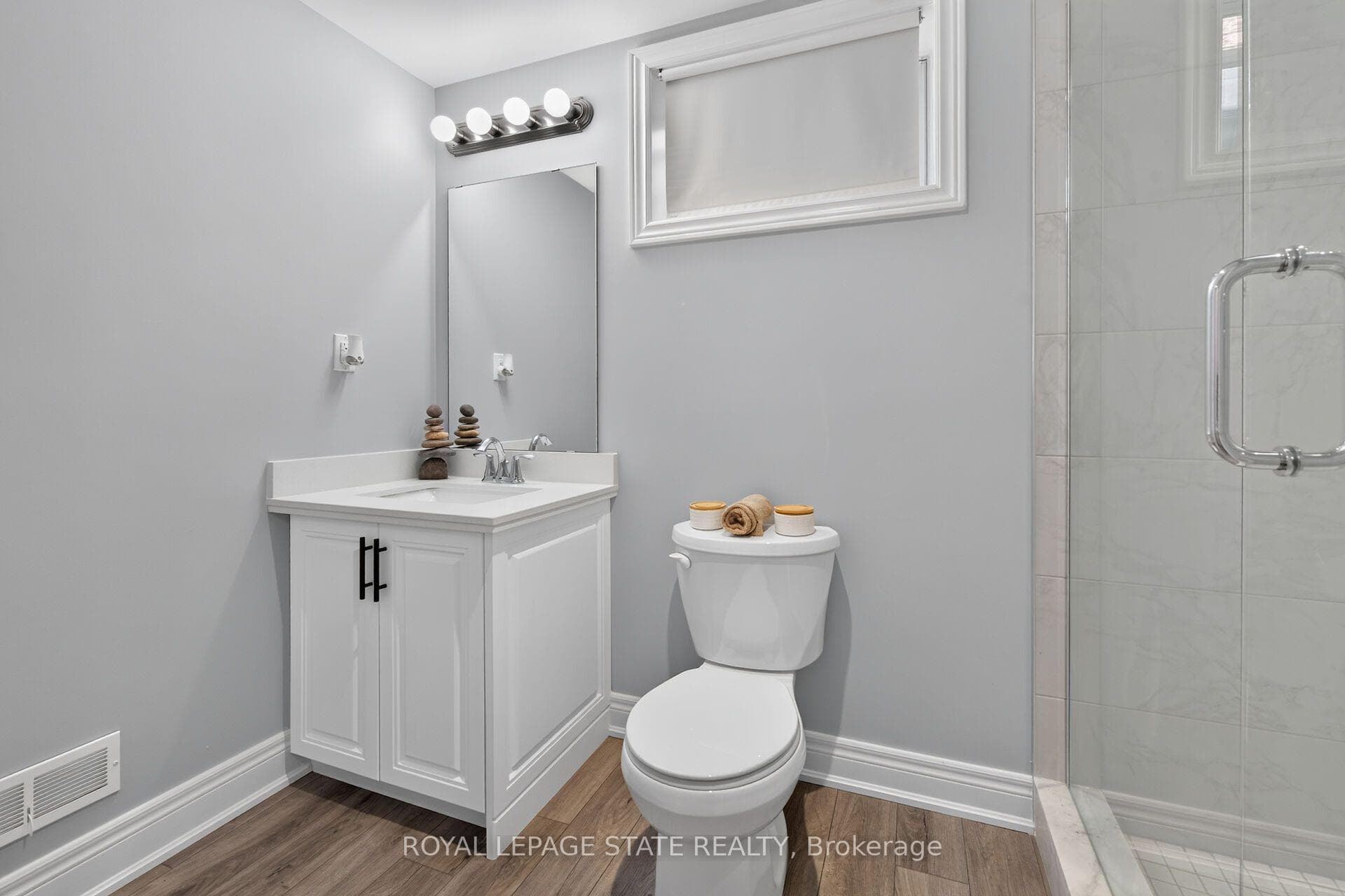 160 Wills Crescent photo 39