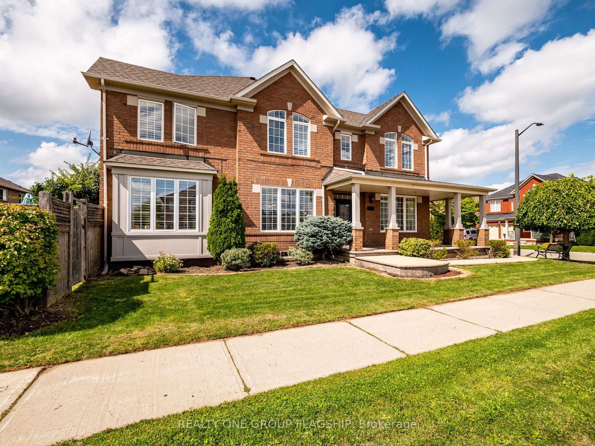 3855 Thomas Street photo 2