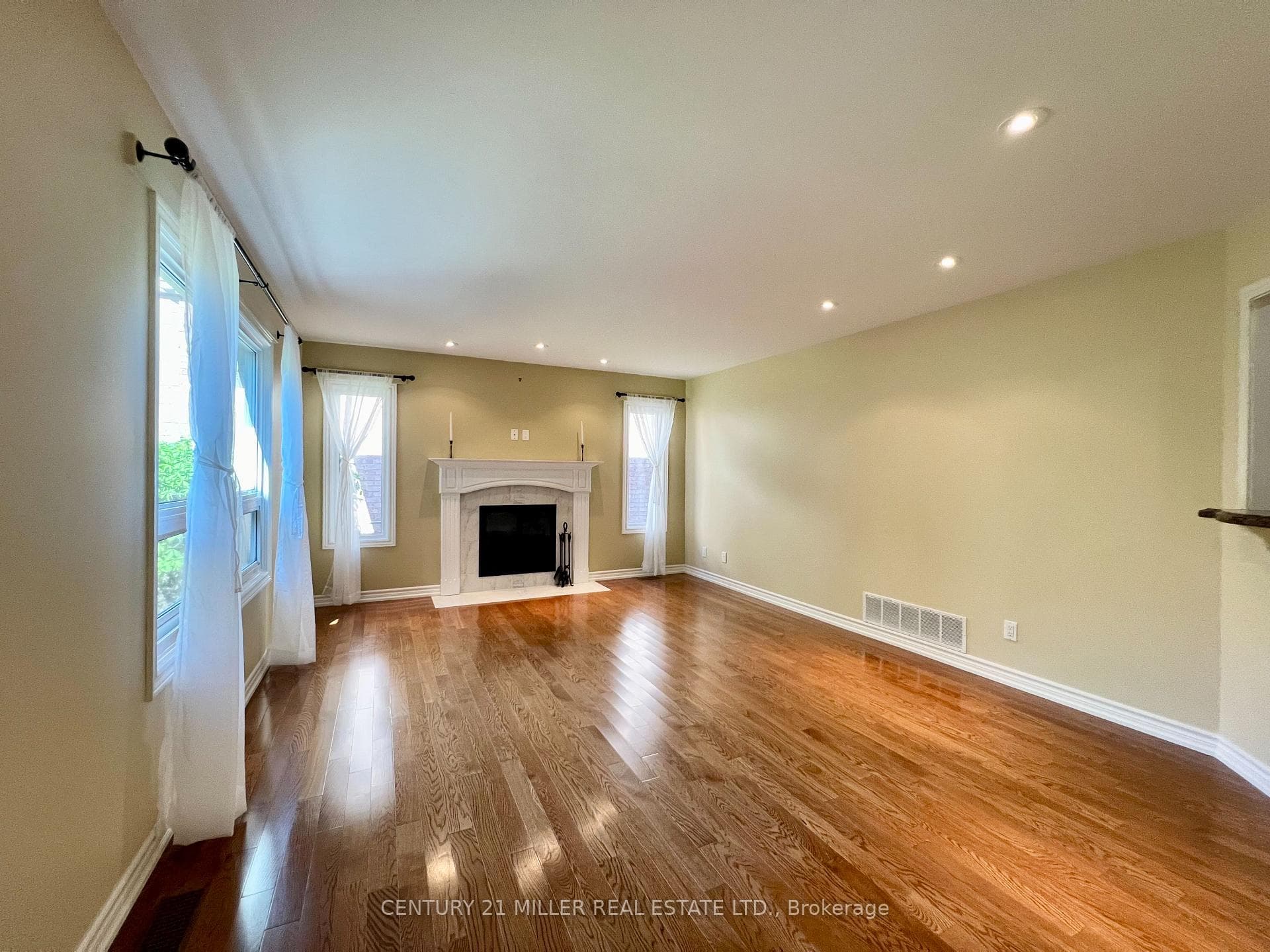 1359 Fieldcrest Lane photo 10