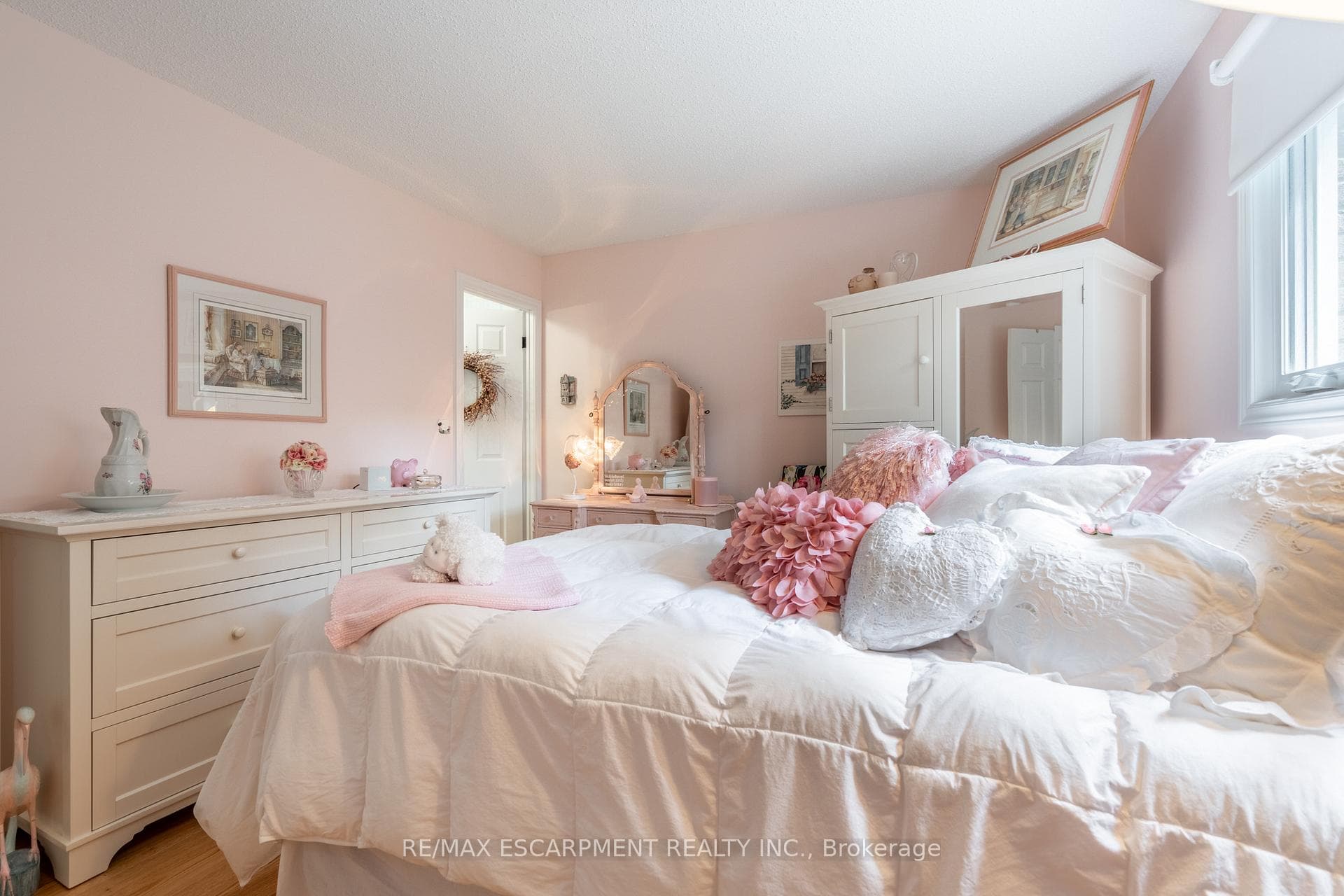 63 FORESTGATE Drive photo 18
