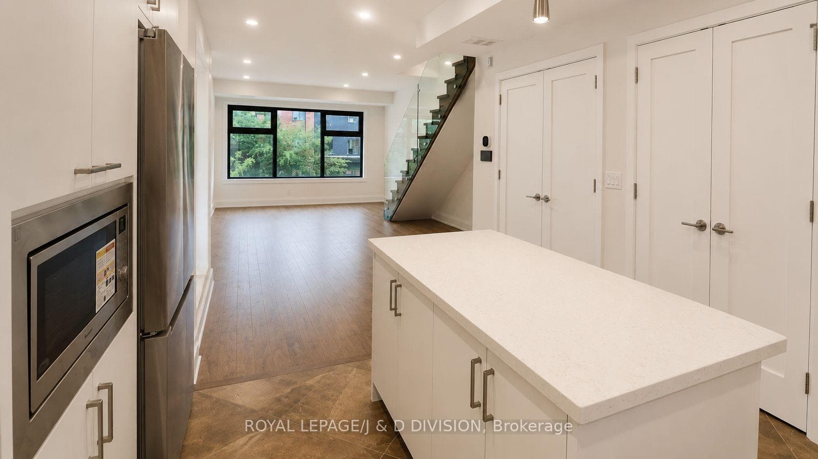 Kitchen towards front of unit