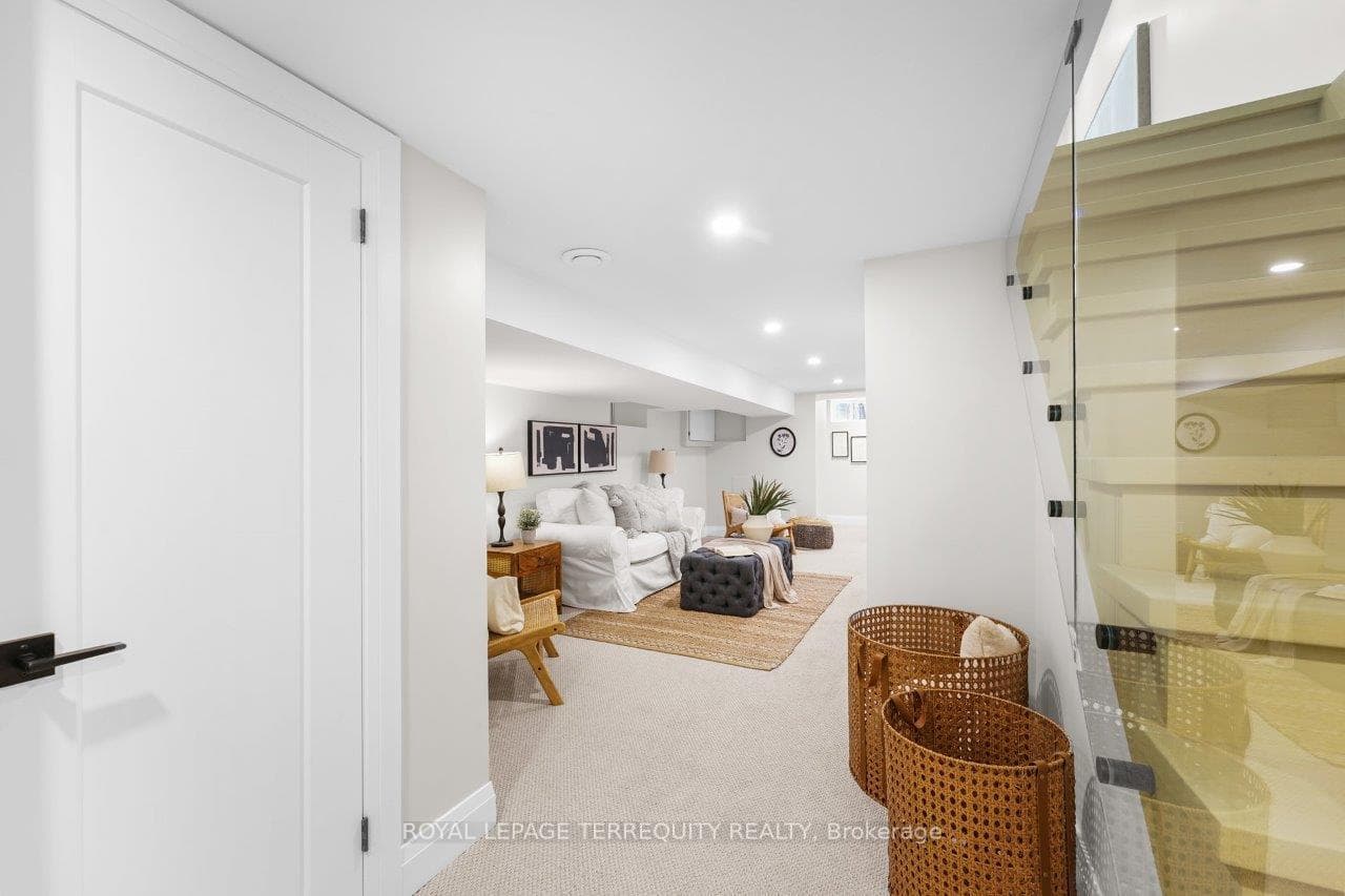 331 Gladstone Avenue photo 15