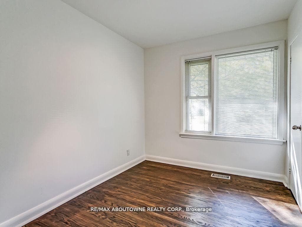 2067 Devon Road photo 15