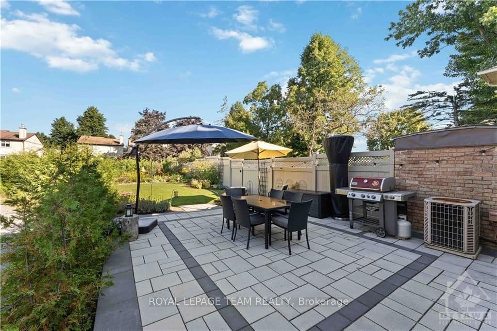 27 CHATSWORTH Crescent photo 29