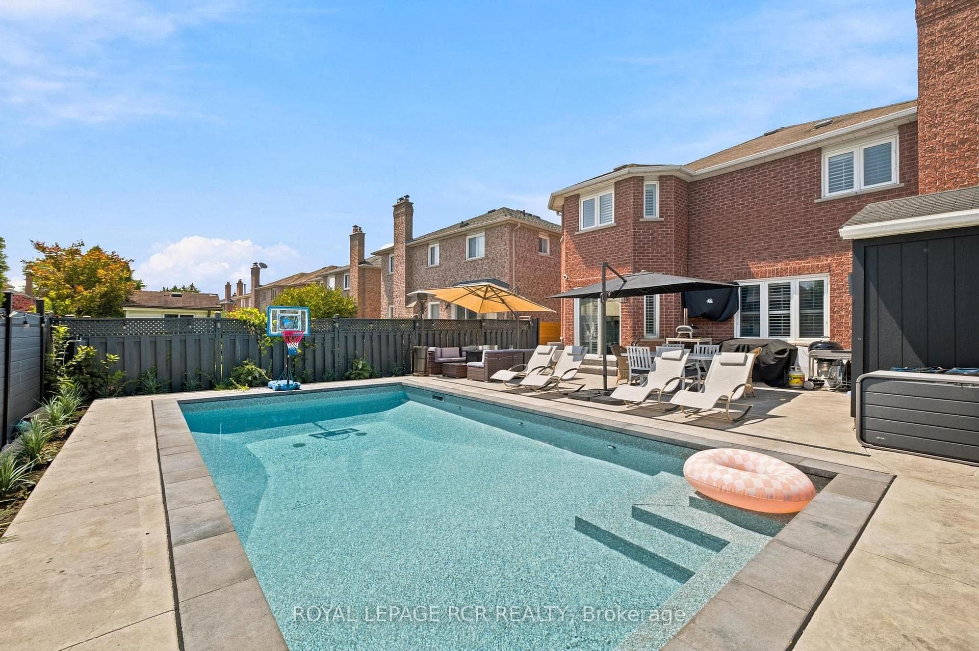 194 Andy Crescent photo 35