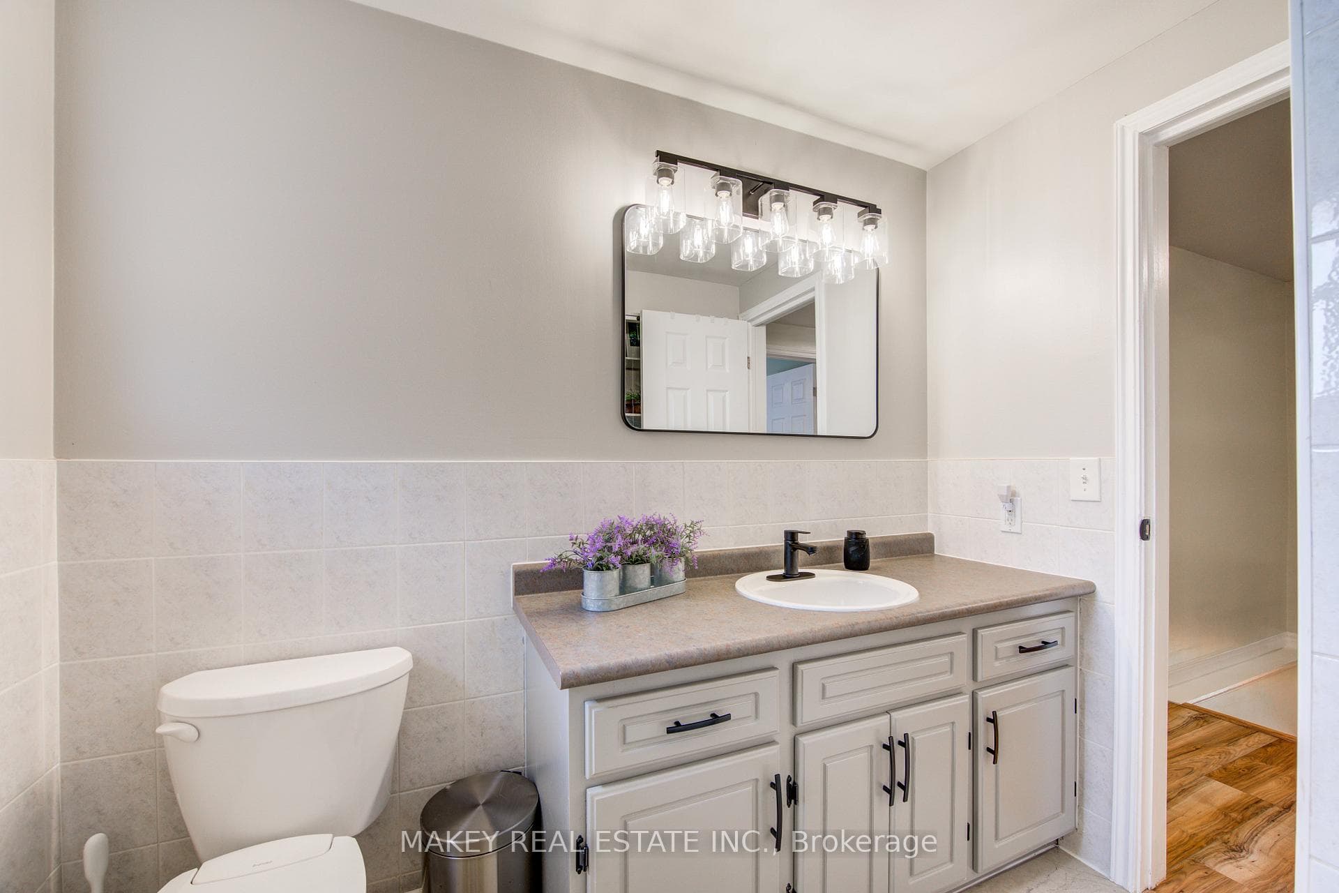 410 Odlum Drive photo 23
