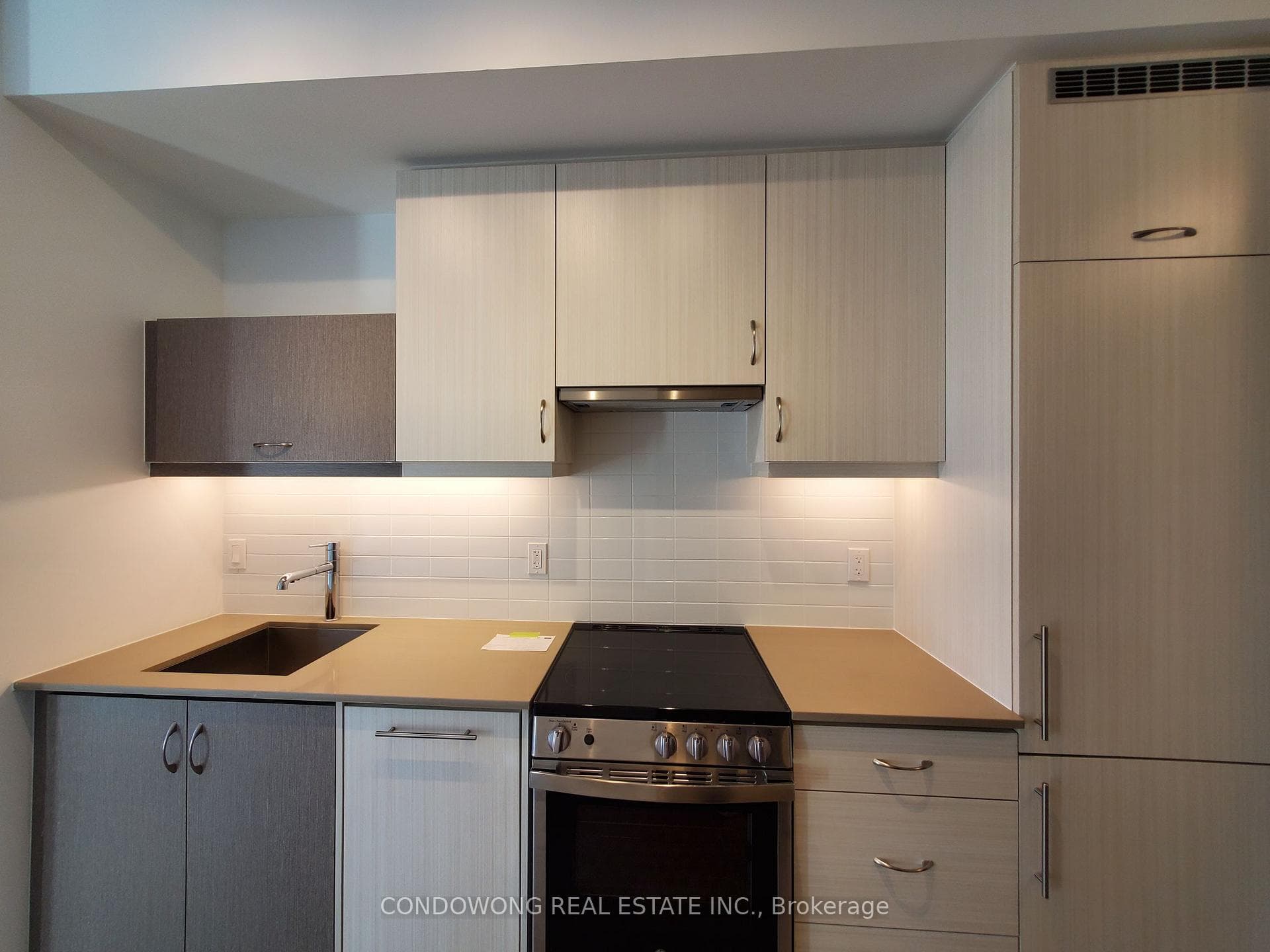 181 Huron Street Unit 1202 photo 3