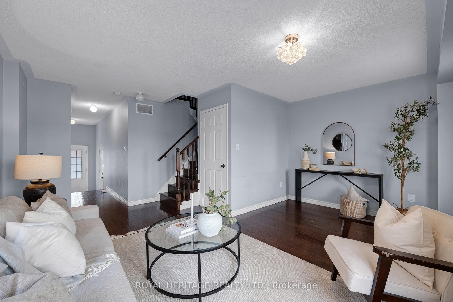 497 Rossland Road photo 6