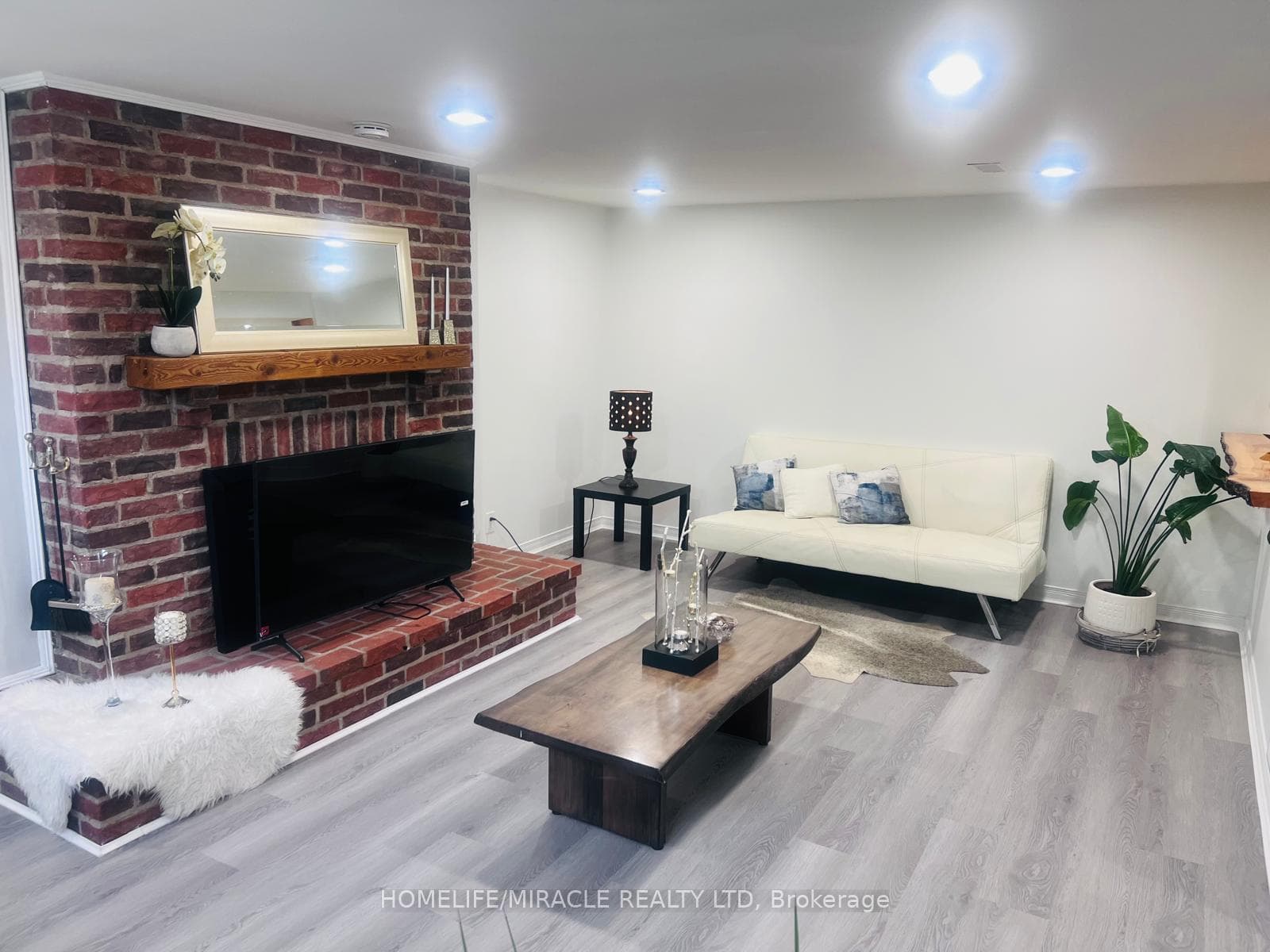 73 Regency Square Unit Bsmnt photo 14