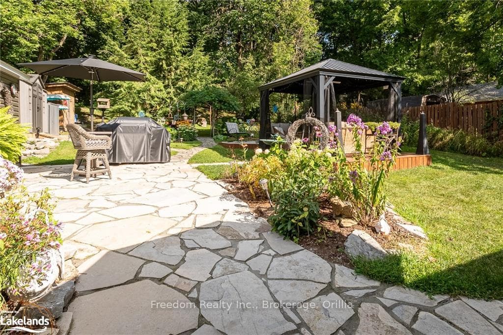 250 HARVEY Street photo 6