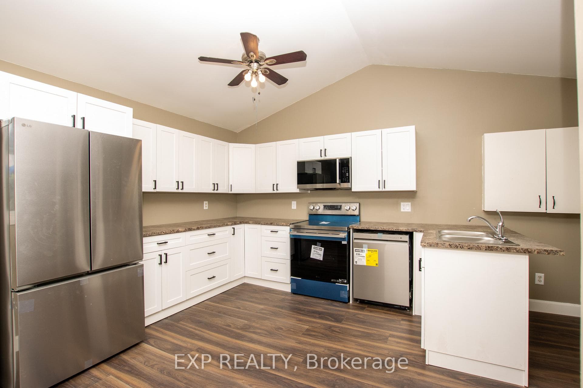 190 MUNROE Street photo 6