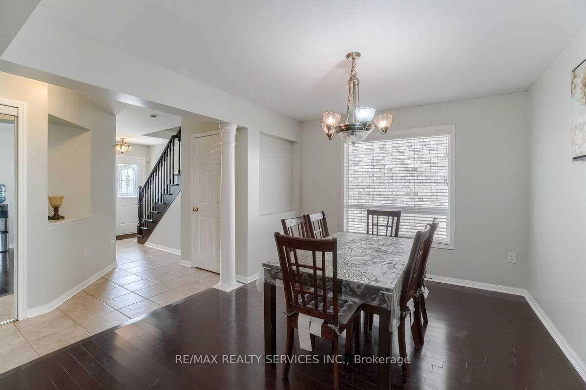 16 Ollie Avenue photo 6