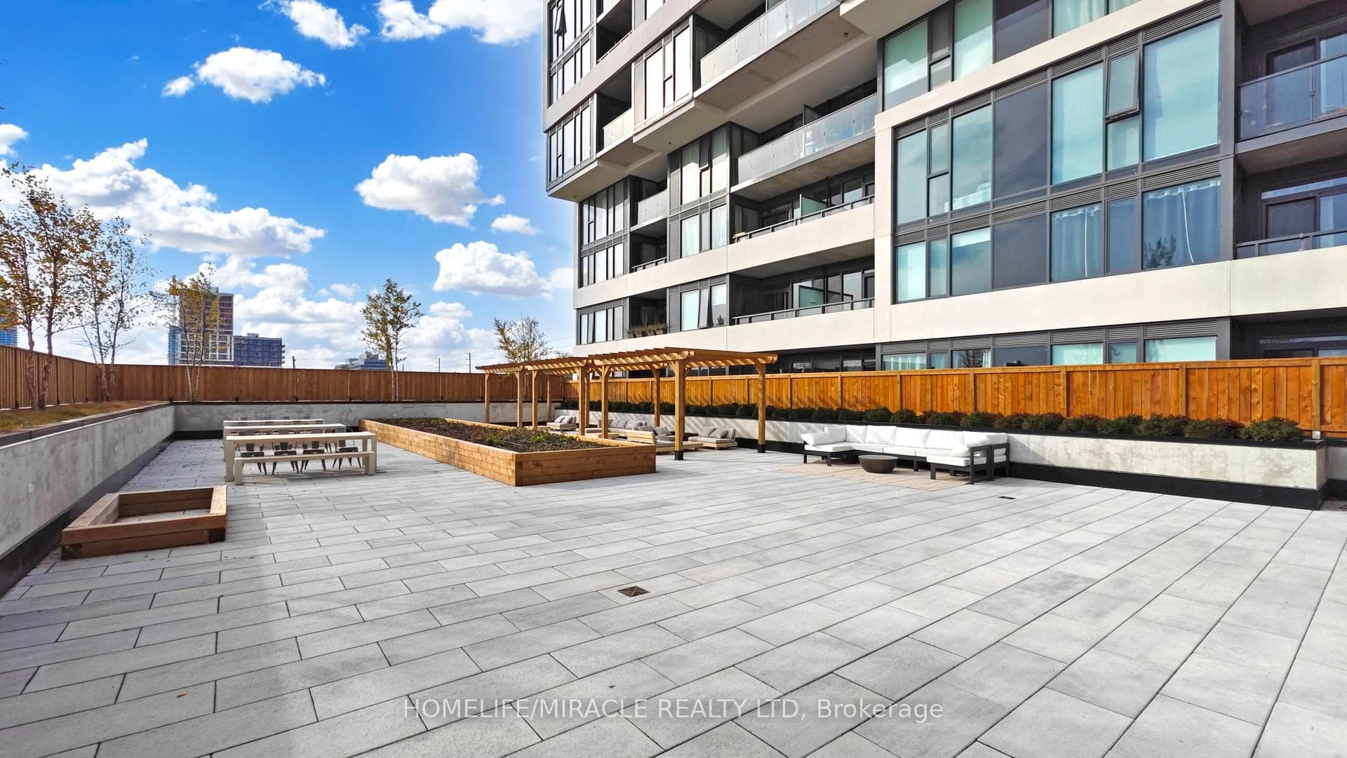 859 The Queensway N/A Unit 805 photo 28