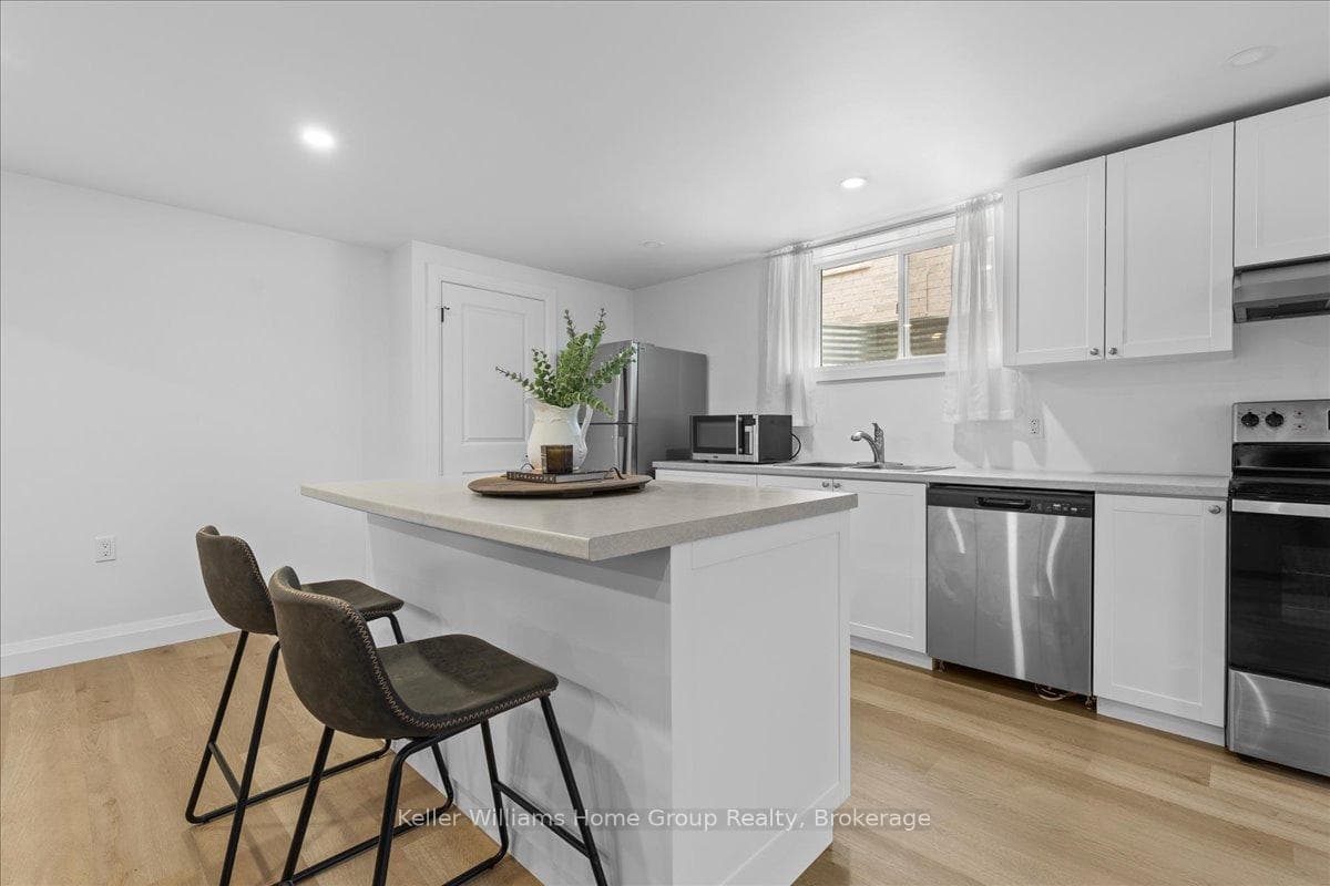 113 Walsh Street photo 38