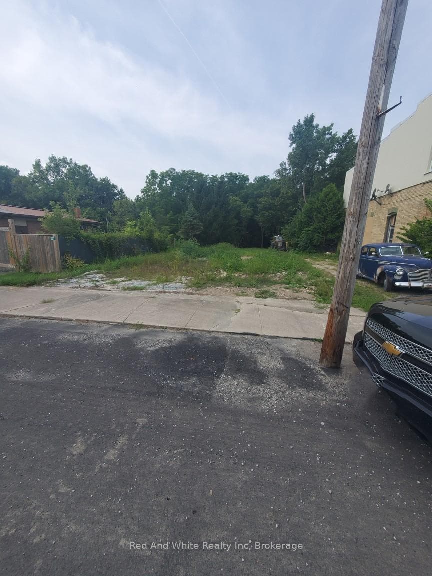 527 Florence Road photo 2
