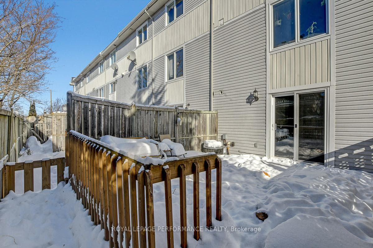 95 Manhattan Crescent photo 43