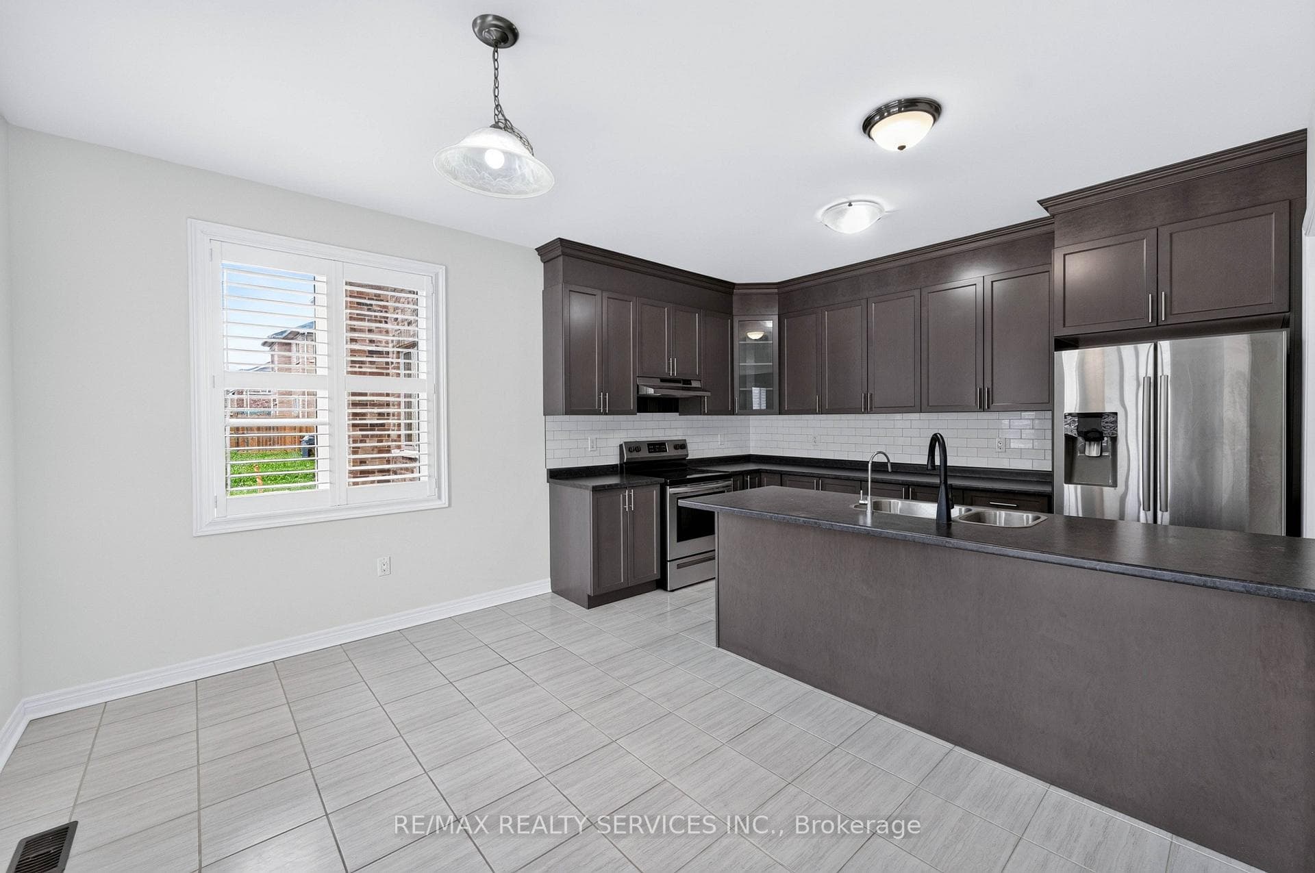 1149 Upper Thames Drive photo 15