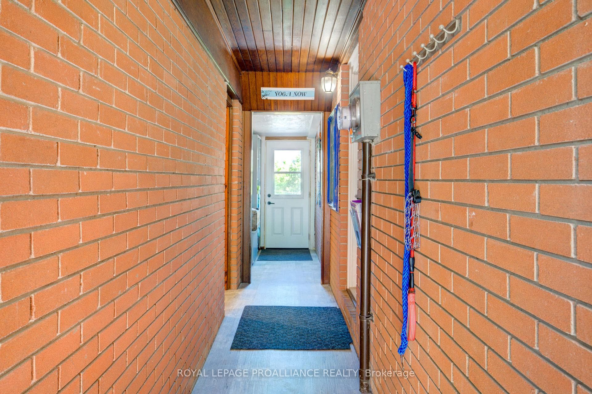 1048 Shallow Lane photo 7