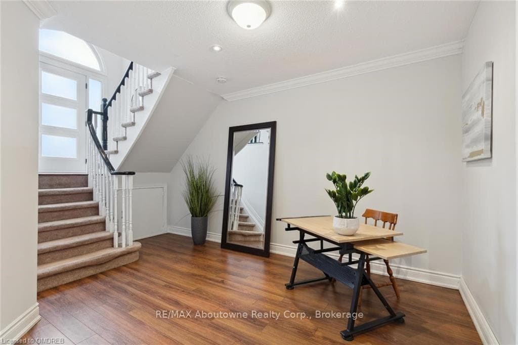 1062 LINDSAY Drive photo 33