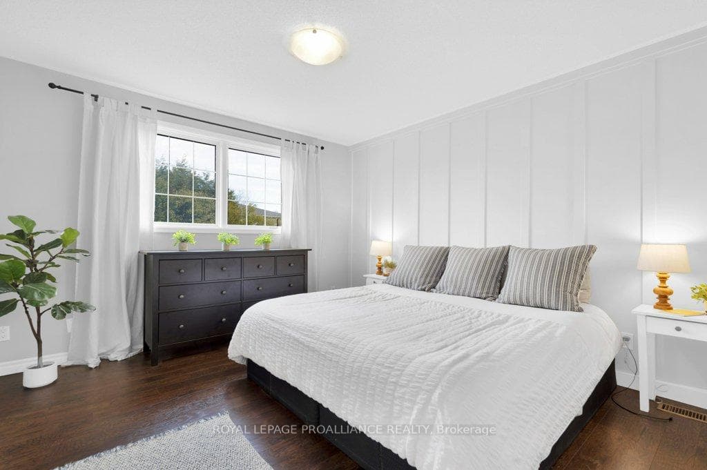 10 Sherwood Crescent photo 25