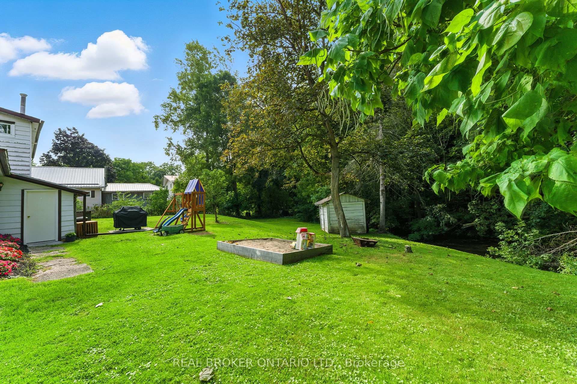 396 William Street photo 5