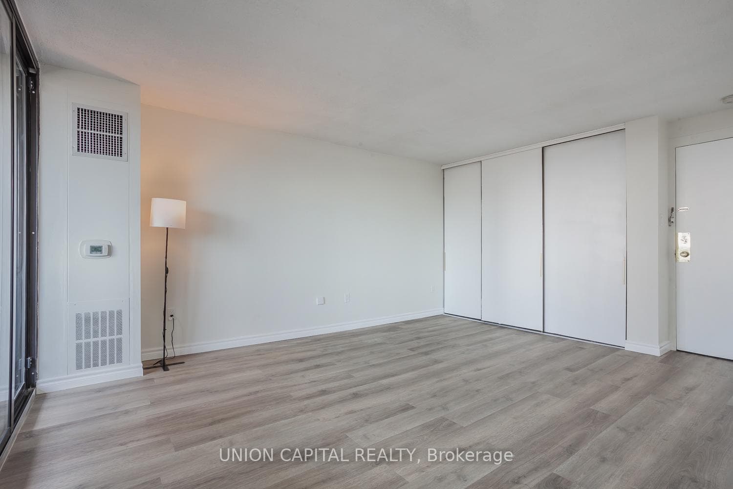 720 Spadina Avenue Unit 904 photo 4