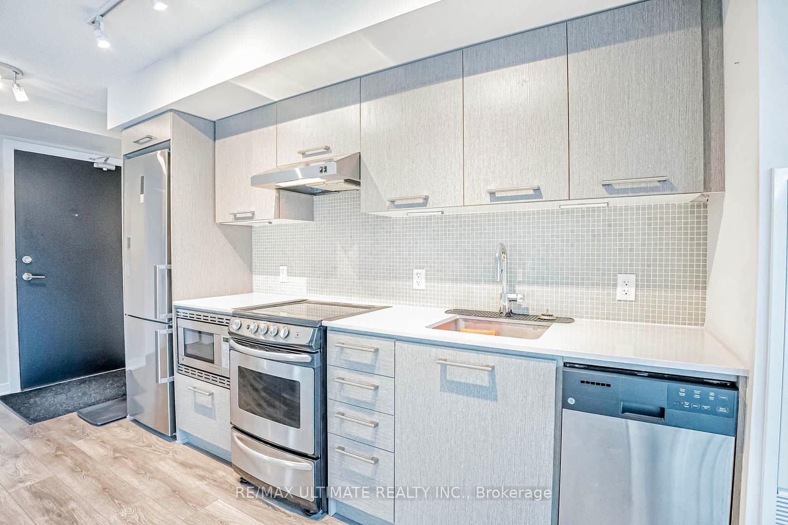 87 Peter Street Unit 1311 photo 7