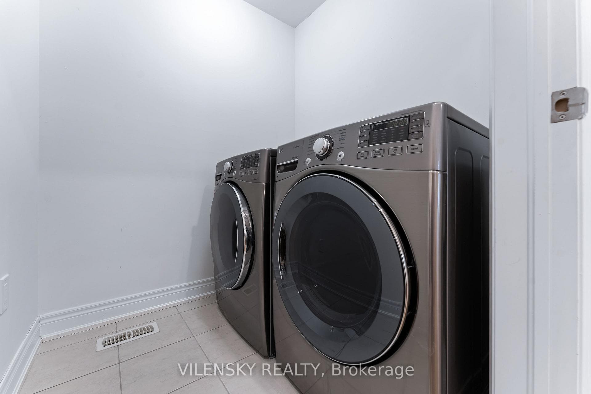 20 Kingsville Lane photo 35