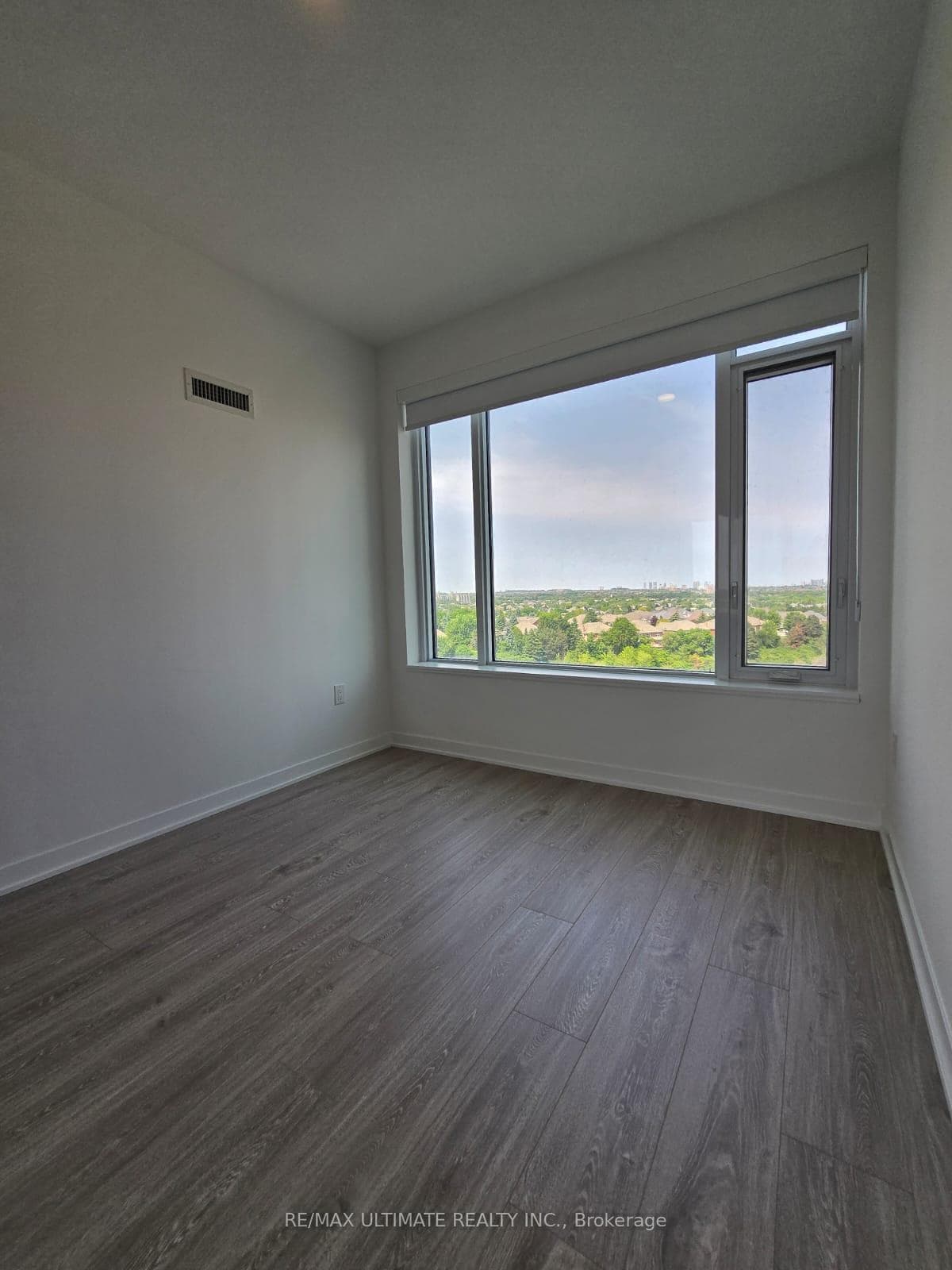 2495 Eglinton Avenue Unit 702 photo 11