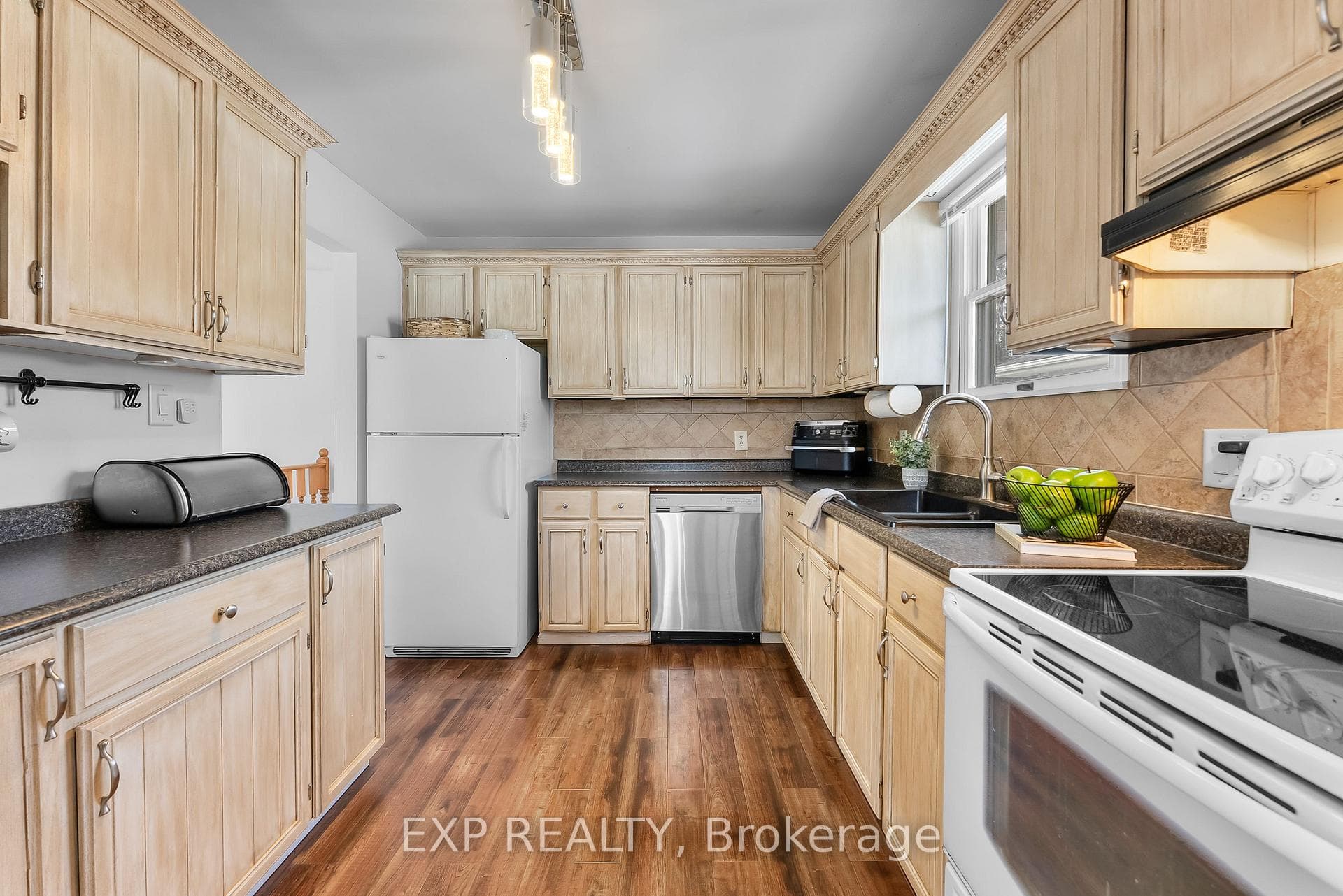 347 HELEN Street photo 16