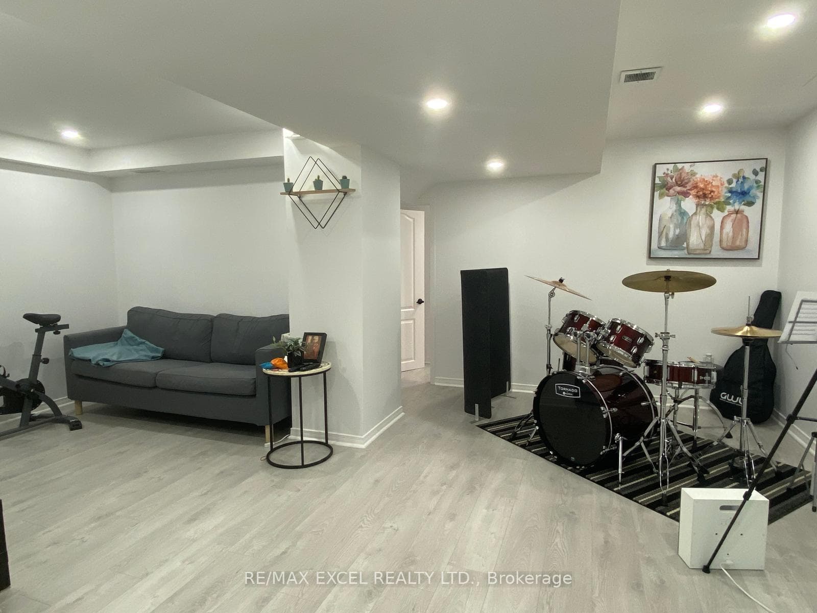38 Warren Bradley Street photo 18