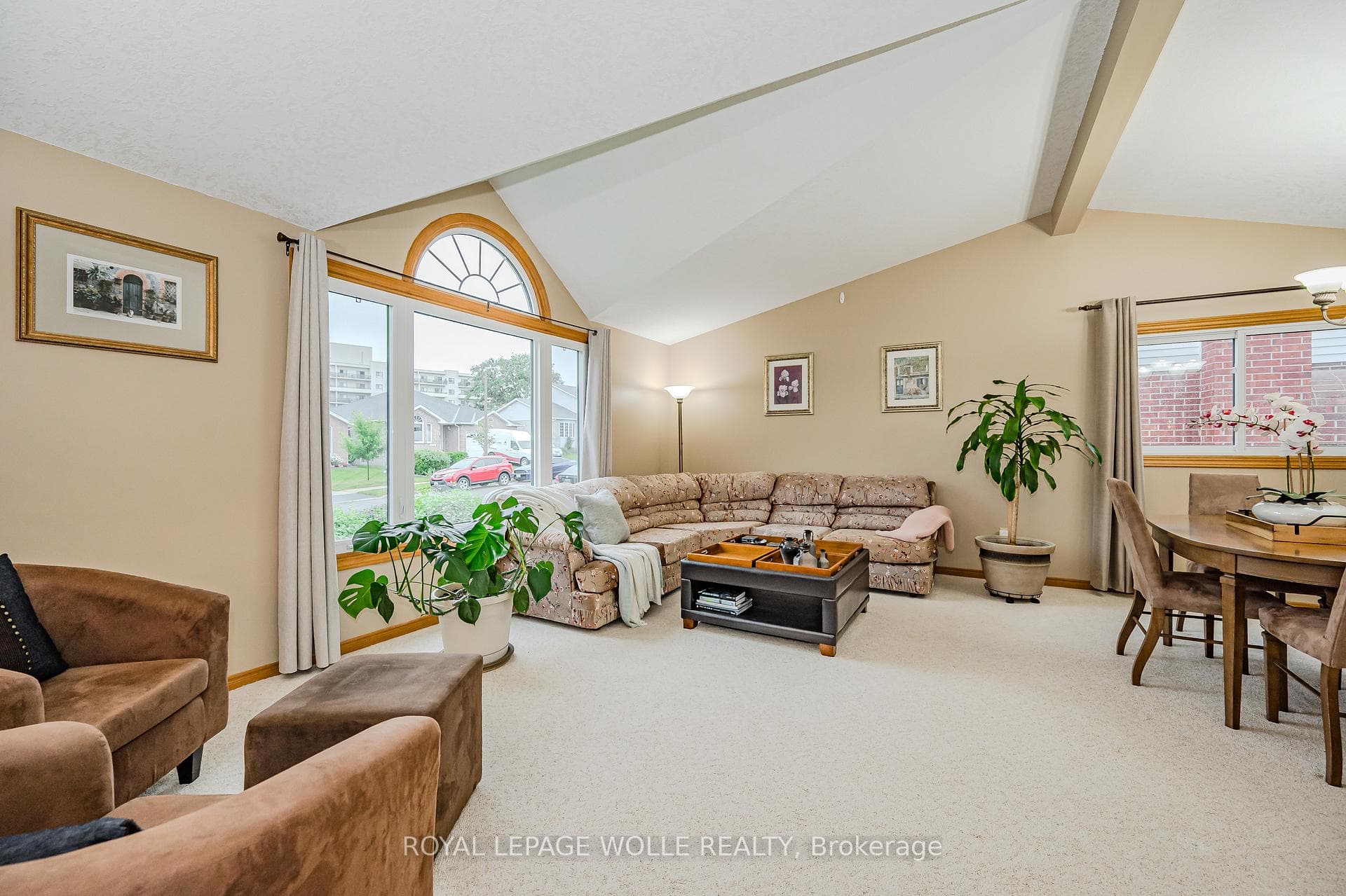 370 Stephanie Drive photo 5