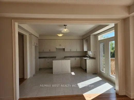 16 Bloomfield Crescent photo 6