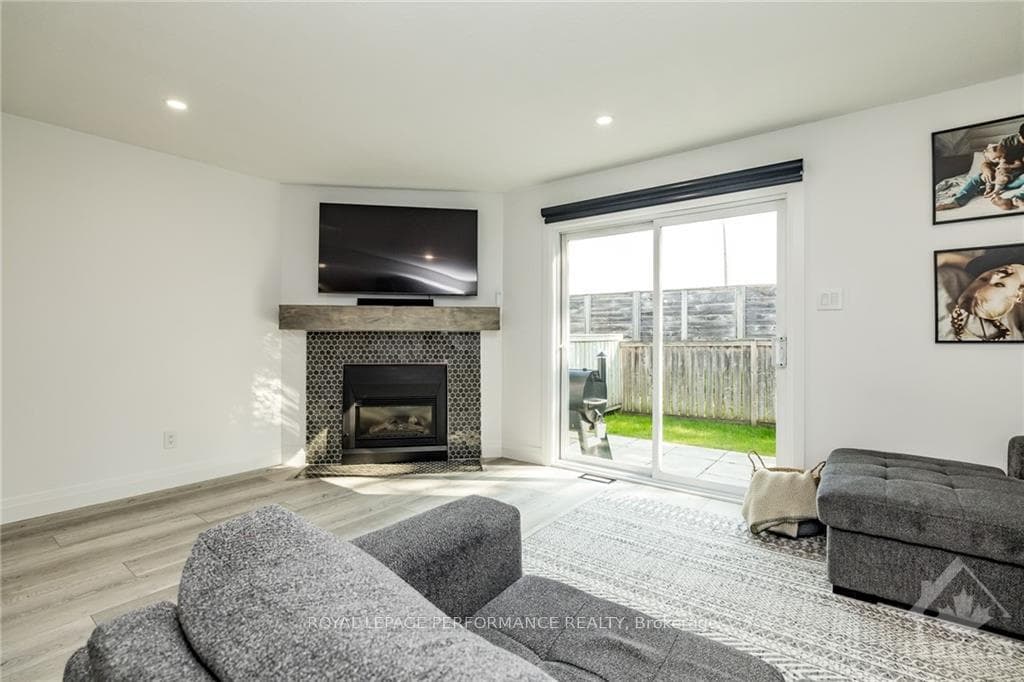58 CLARKSON Crescent photo 11