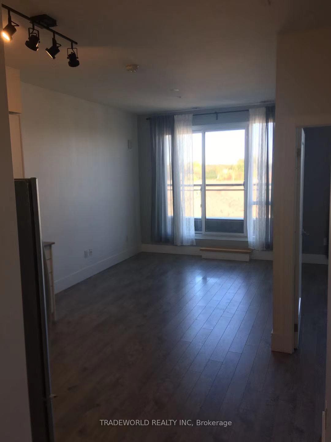 15 Prince Albert Boulevard Unit 613 photo 3