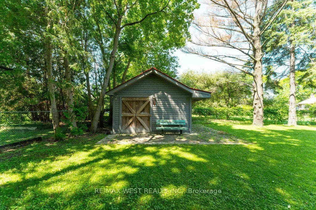 67 May Avenue photo 31