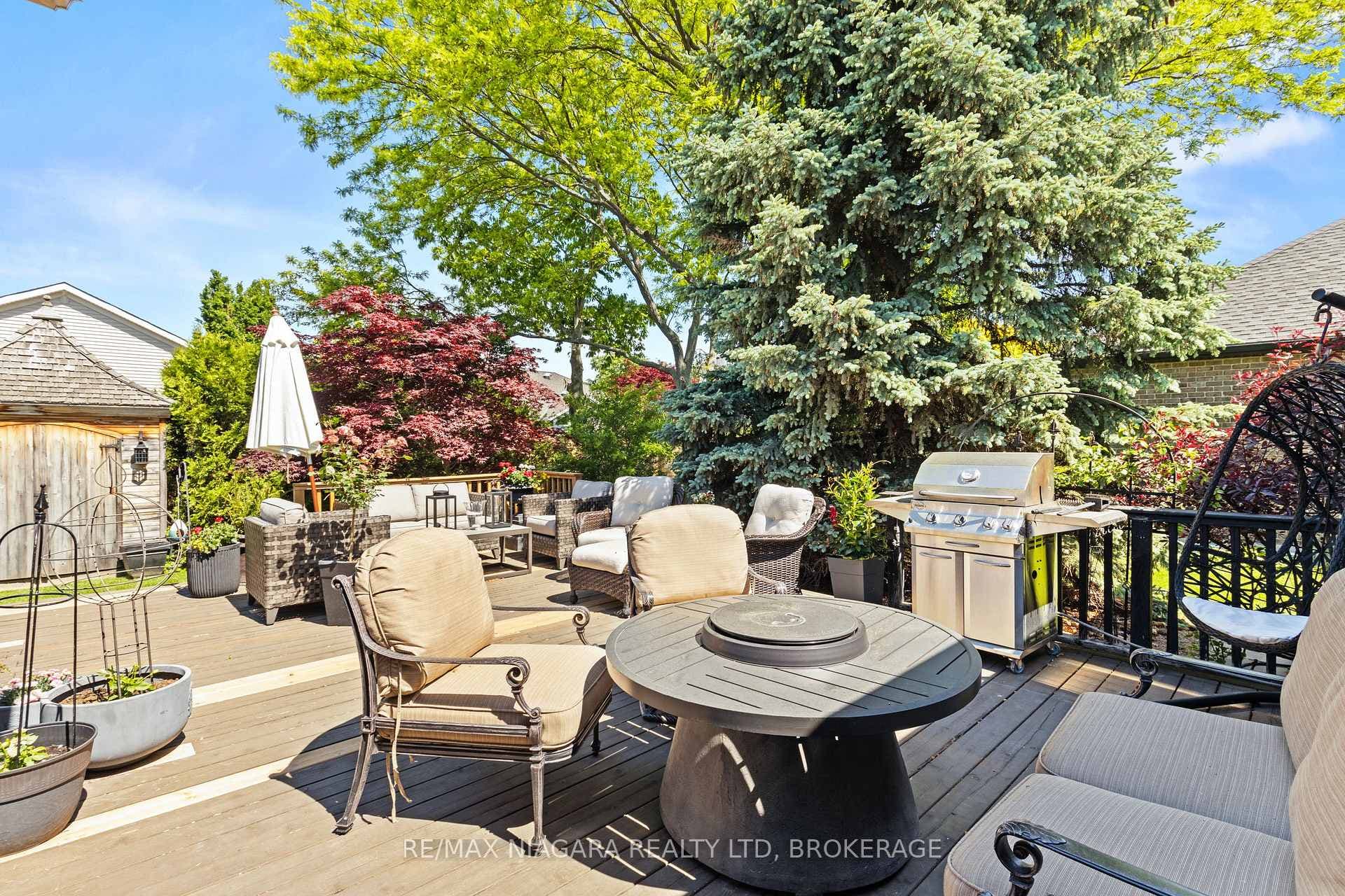 611 Victoria Street photo 6