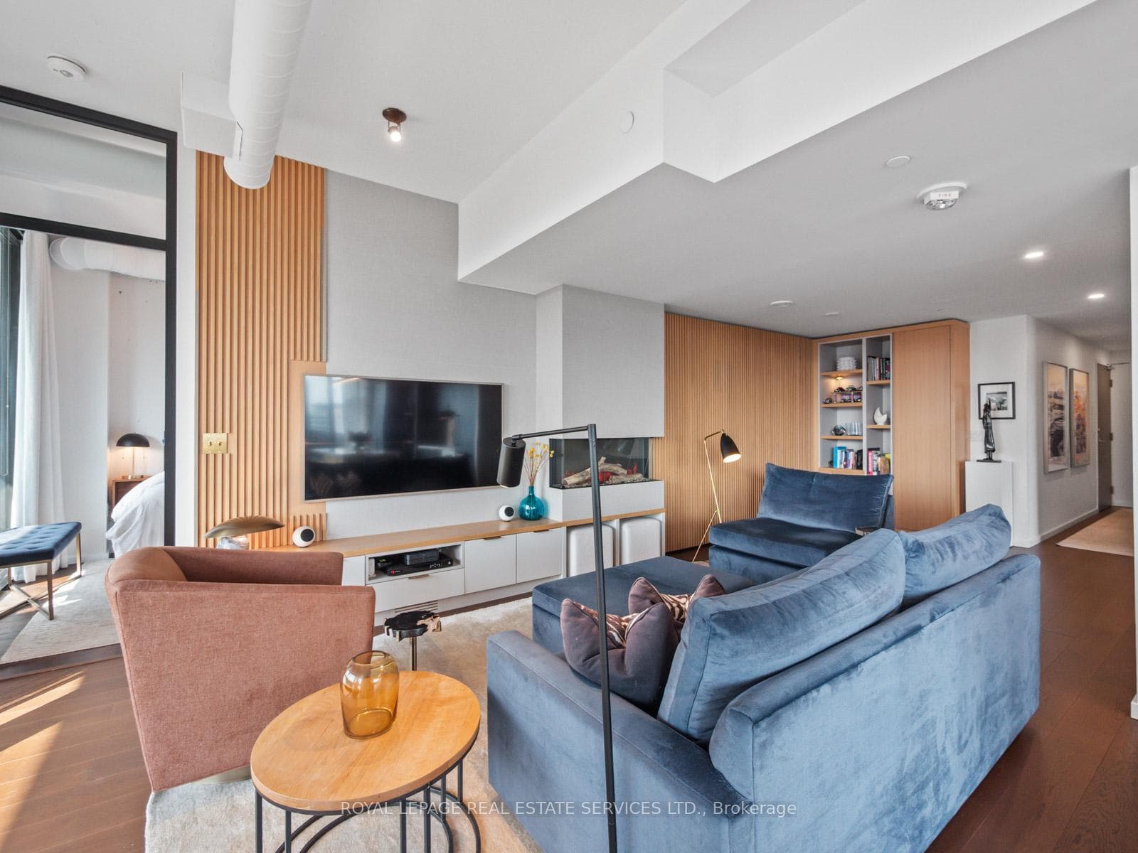 21 Lawren Harris Square Unit 904 photo 10