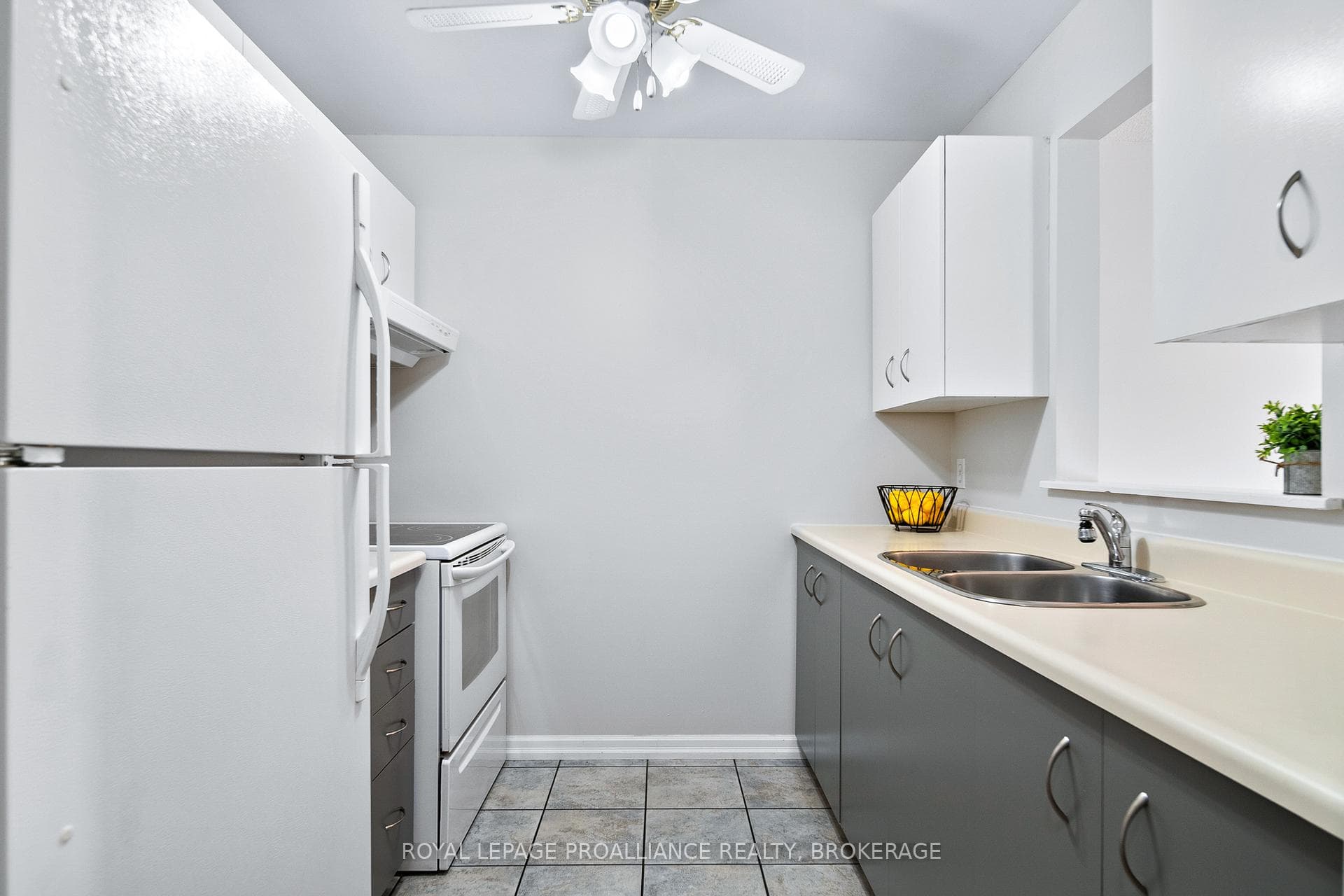 580 Armstrong Road Unit 301 photo 23