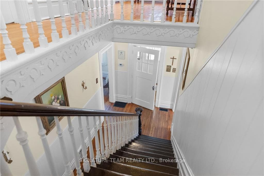 124 RENFREW Avenue photo 19