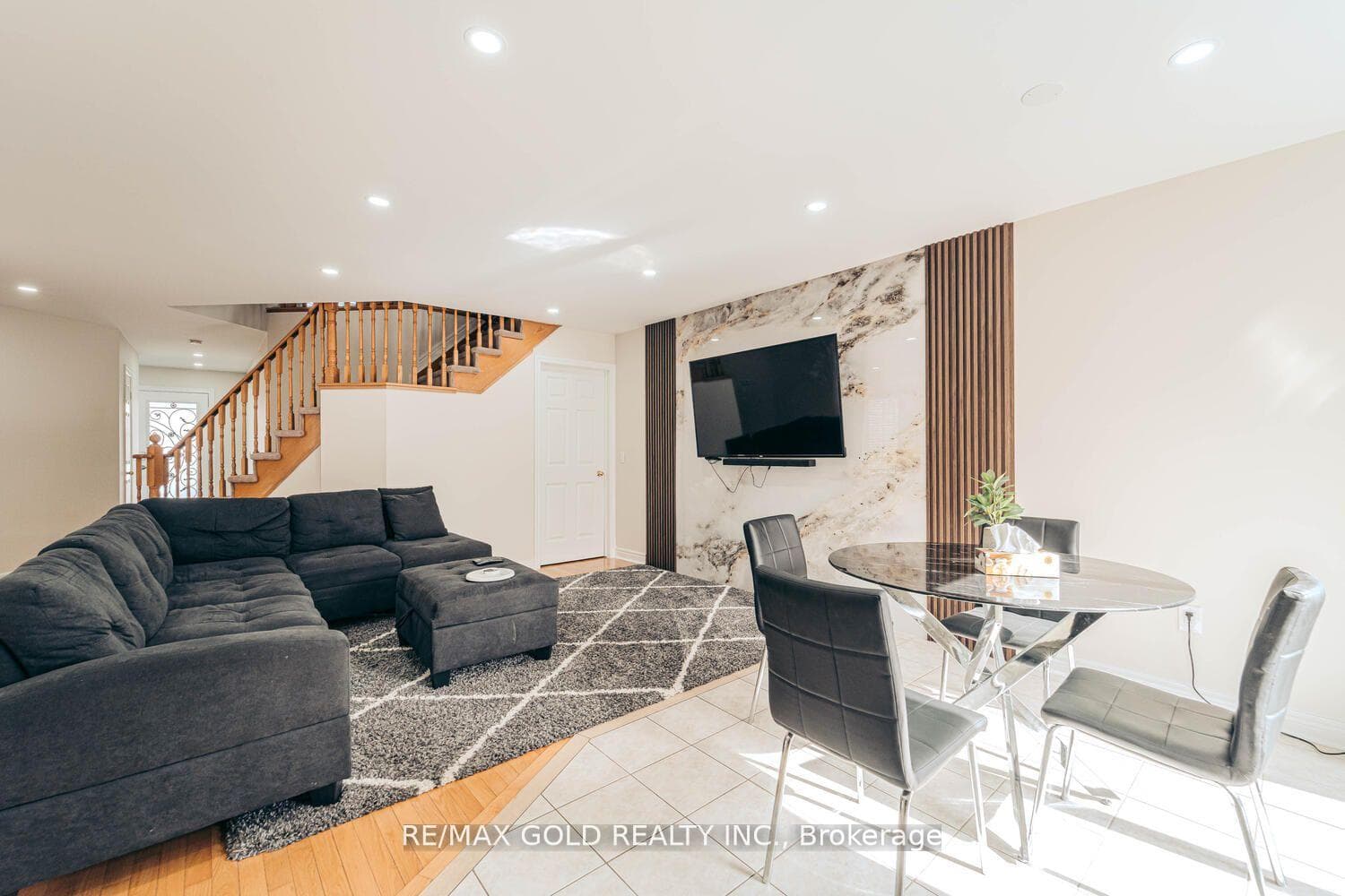165 Checkerberry Crescent photo 8