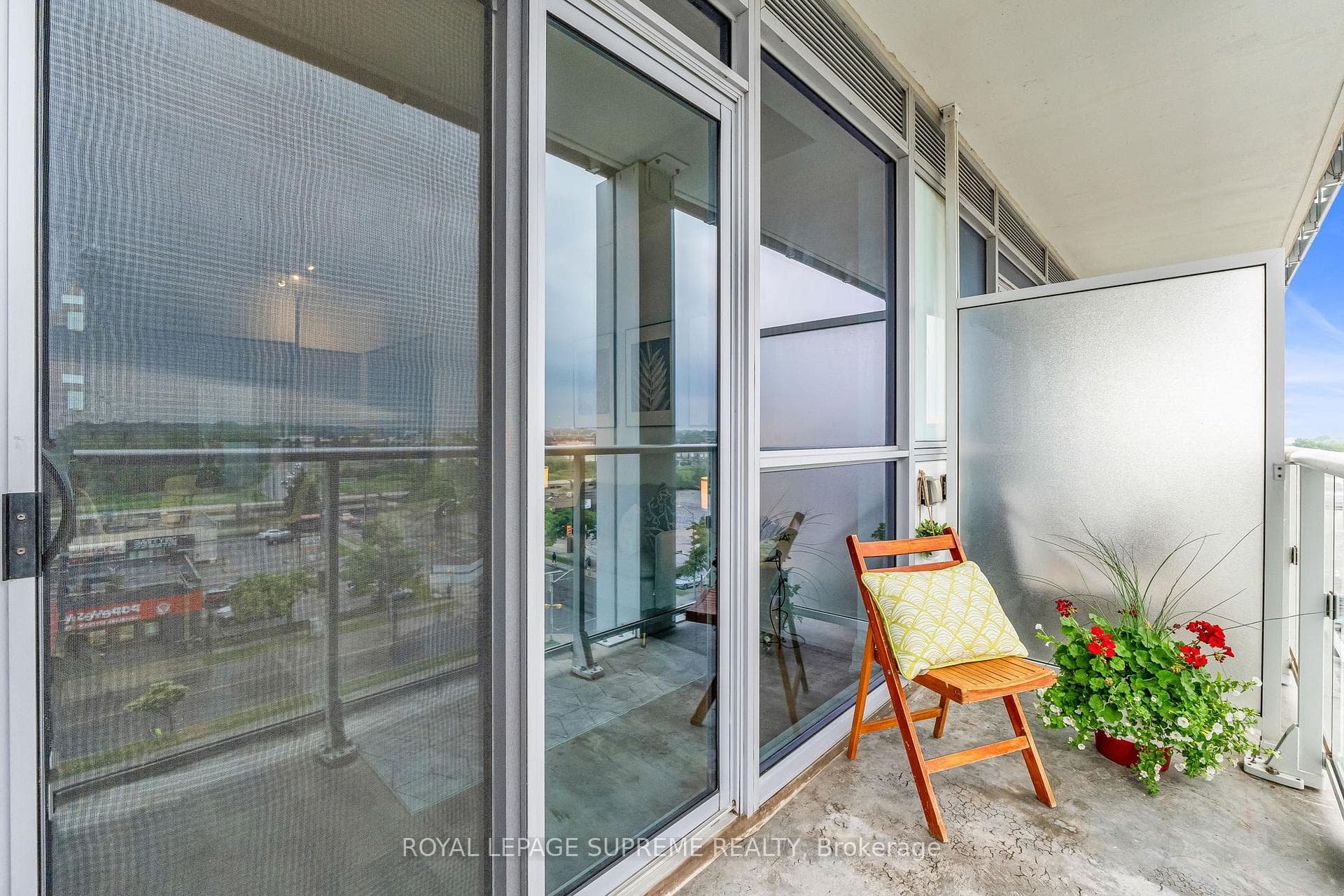 65 Speers Road Unit 612 photo 27