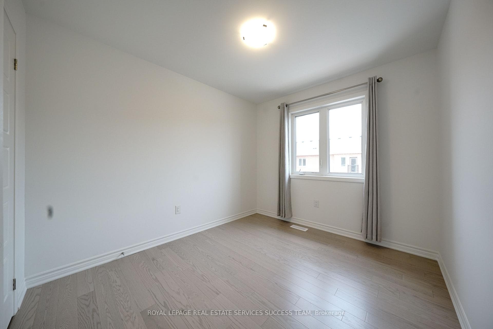 1377 Kobzar Drive photo 18