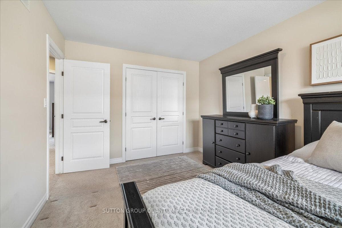 92 Garinger Crescent photo 26